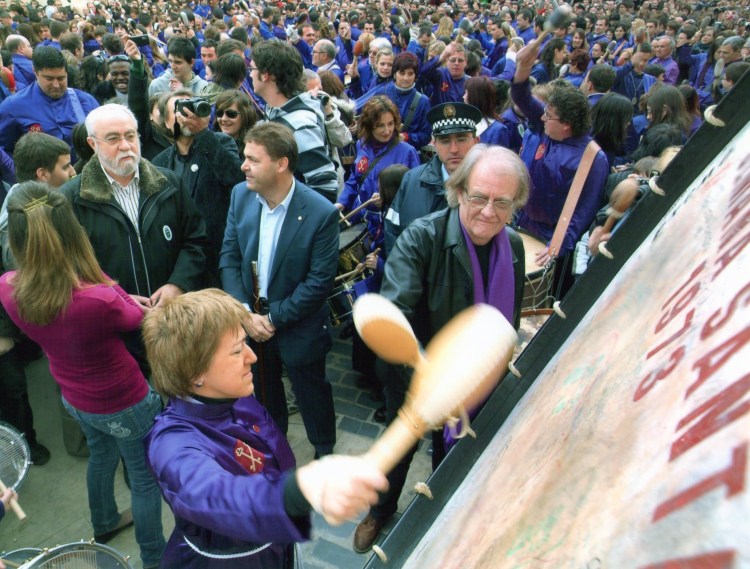 Luis Eduardo Aute Rompe la Hora como invitado de honor - Semana Santa de Calanda 2009