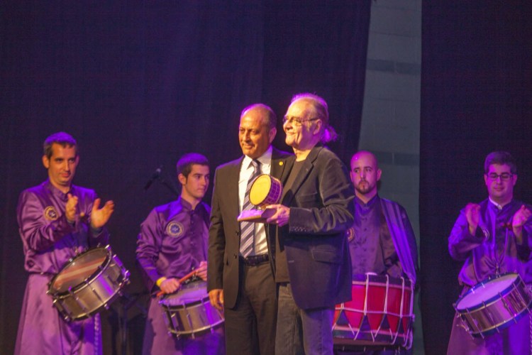 Luis Eduardo Aute en la inauguración de las Jornadas Nacionales de Exaltación del tambor, Calanda 2014