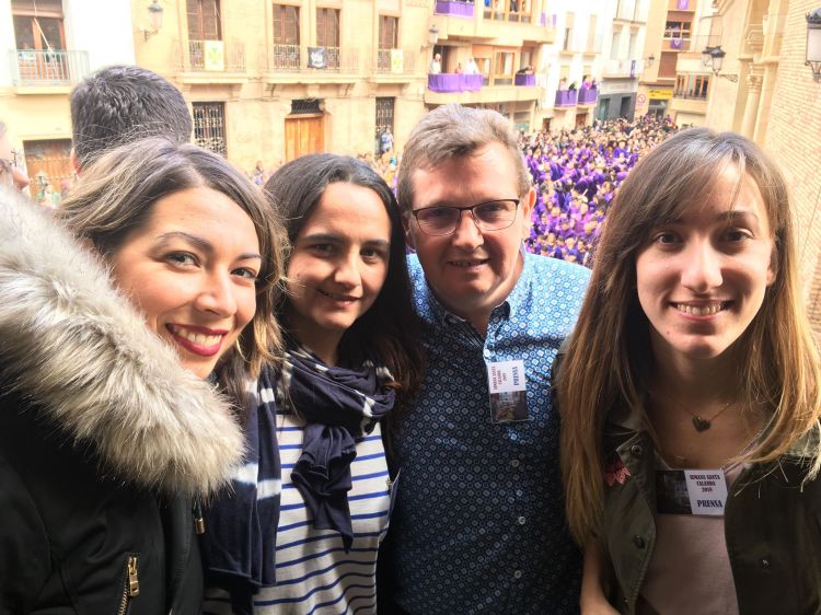 Rompida de la Hora de Calanda - María Quílez (primera de la izquierda) junto a sus compañeros de La Comarca