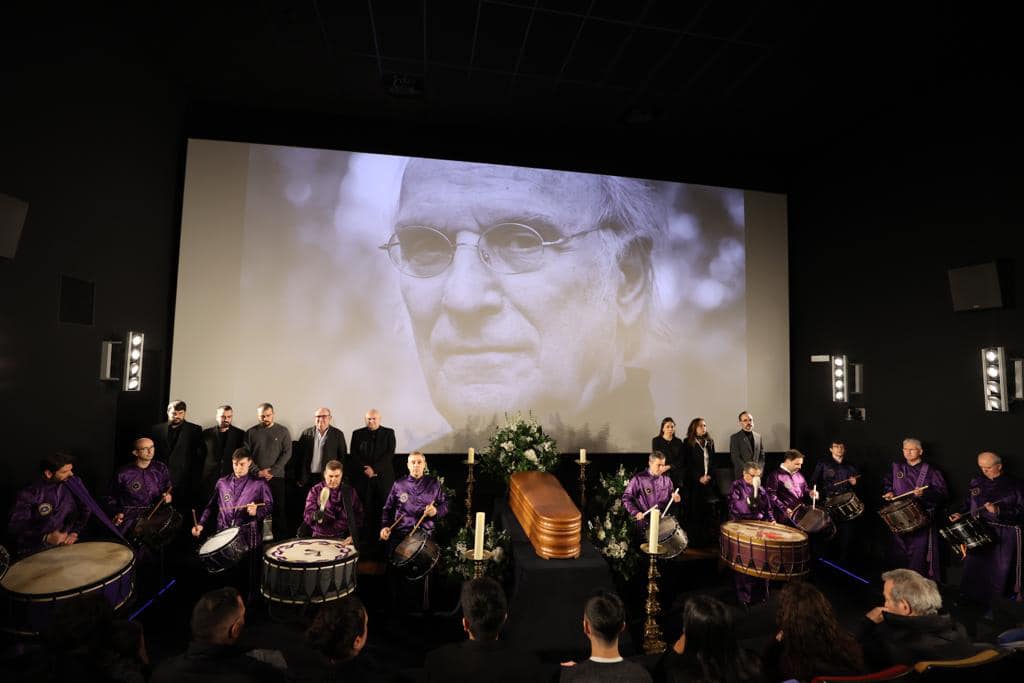 Tambores y bombos de Calanda en velatorio de Carlos Saura